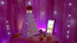 Pacman being projected onto a projection mapping wedding cake